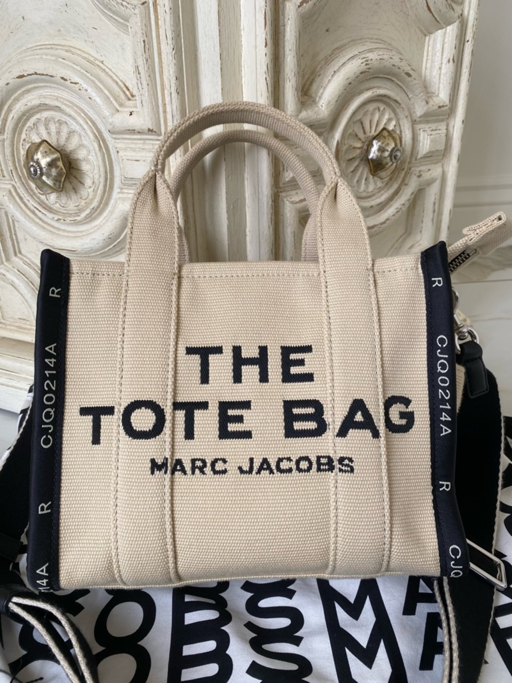 NWOT Marc Jacobs THE JACQUARD SMALL TOTE BAG Warm Sand and Black (10”Lx 5”Dx8”H) - Picture 4 of 17